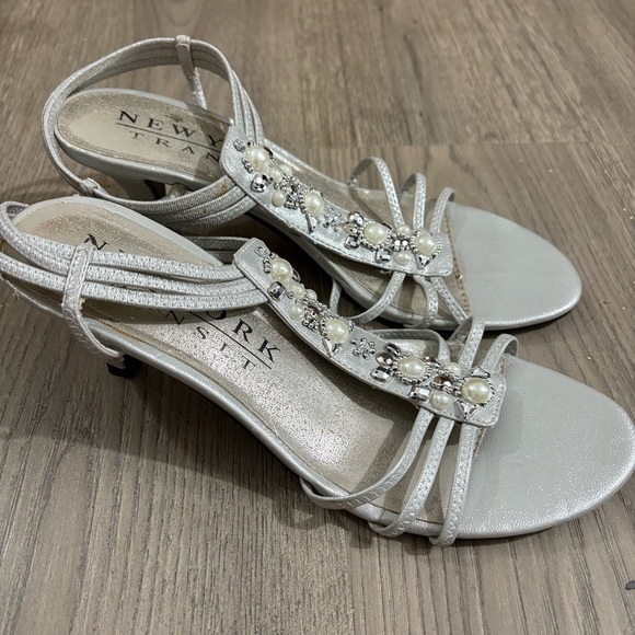 NY Transit Rhinestone Pearl Silver Evening Sandals Heels Wedding Bridal Sz 8.5M - Picture 1 of 7
